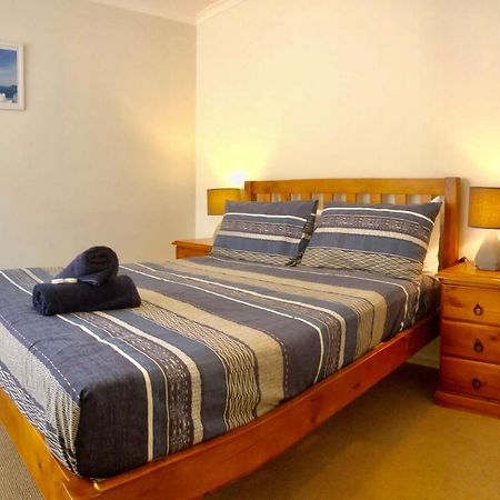 Beach House Opposite Ocean 4 Bed 2 Bathroom With Pool เจรัลด์ตัน ภายนอก รูปภาพ