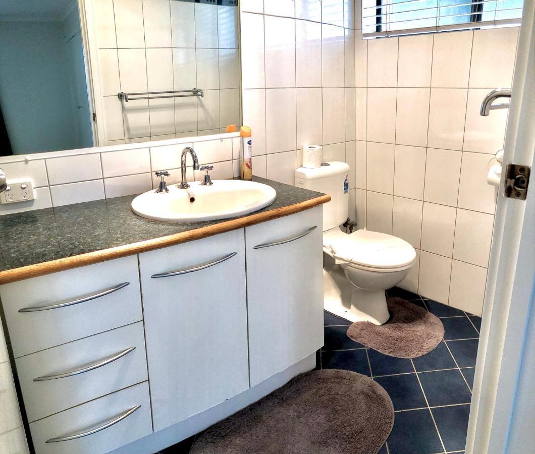 Beach House Opposite Ocean 4 Bed 2 Bathroom With Pool เจรัลด์ตัน ภายนอก รูปภาพ