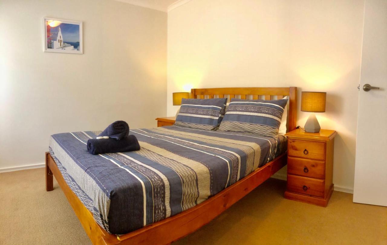 Beach House Opposite Ocean 4 Bed 2 Bathroom With Pool เจรัลด์ตัน ภายนอก รูปภาพ