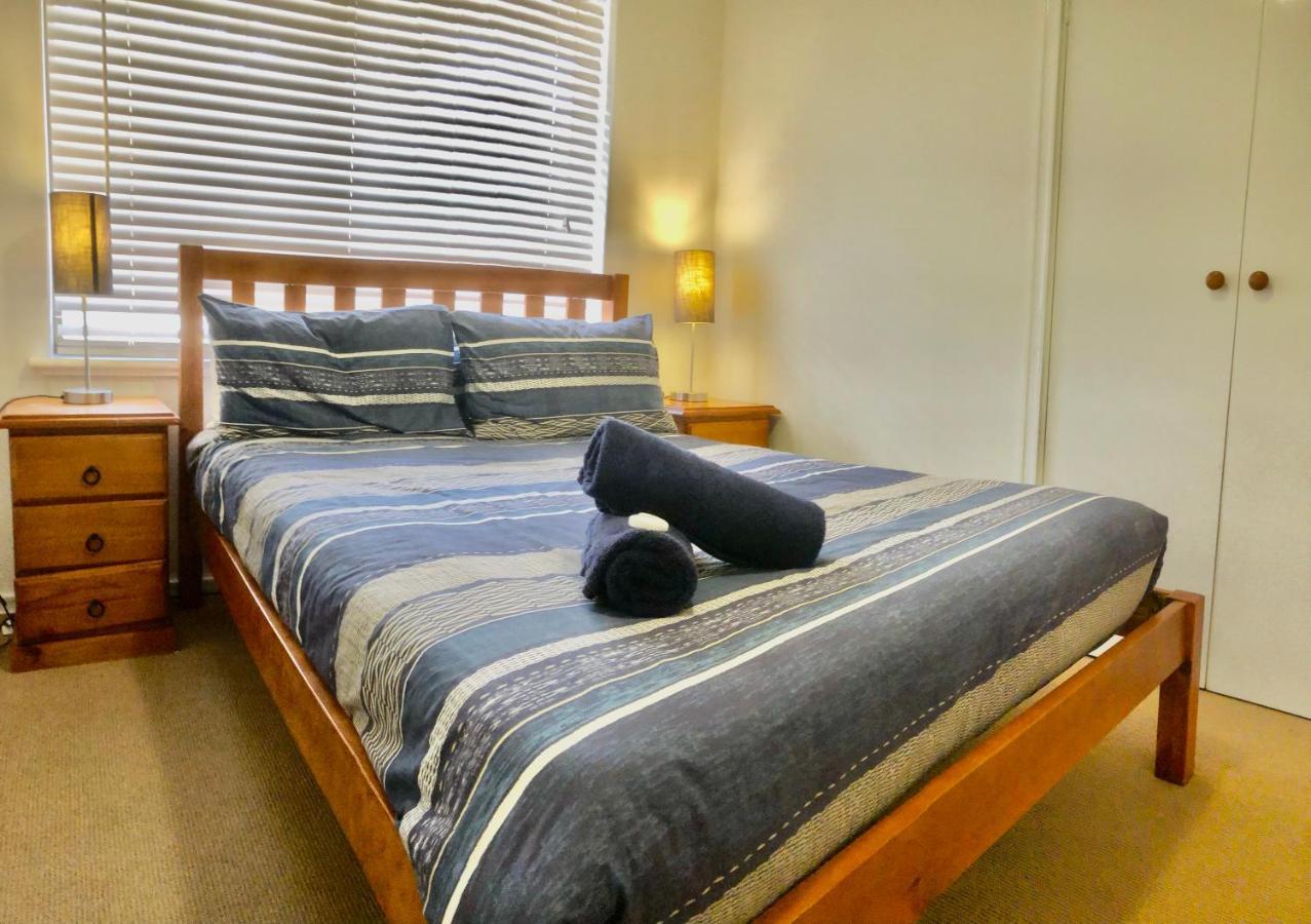 Beach House Opposite Ocean 4 Bed 2 Bathroom With Pool เจรัลด์ตัน ภายนอก รูปภาพ
